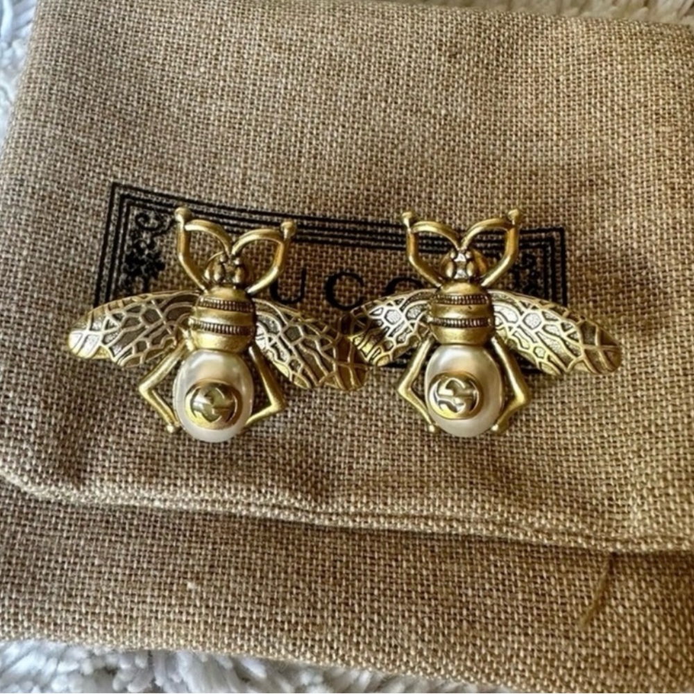Gucci Bee White Faux Pearl Aged Gold Tone Earrings Pre Owned Nice